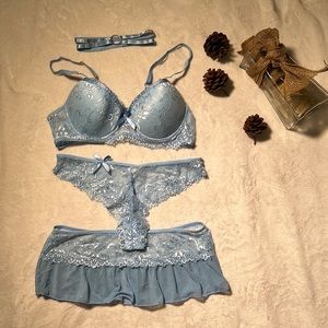 New without tags blue lingerie set with choker